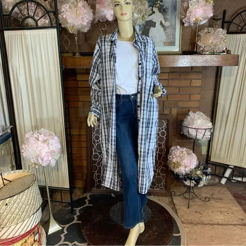 Thrill Jeans BLACK AND WHITE PLAID LONG BUTTON DOWN WITH SIDE SLITS (1X)