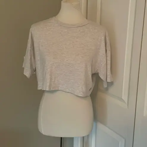 Aritzia 😻 Super Cute TNA  Light Grey Short Sleeve Cropped T Shirt