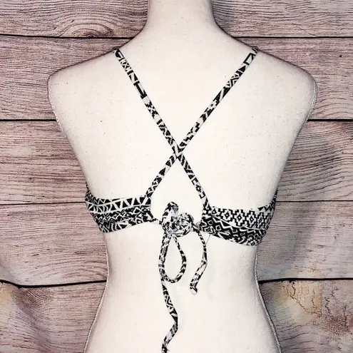 Catalina Collections By Black and White High Neck Bikini Top Size L