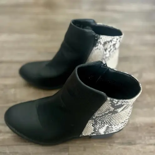 Black Booties with Faux Snakeskin Design In Women’s Size 10, Perfect for Fall