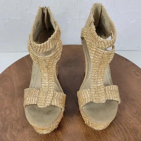 Kenneth Cole Reaction Womens Live It Up Sandals 6.5 Cream Woven Straw Wedge Heel Tan