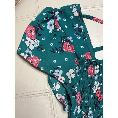 CraveFame Ditsy Chicks Floral Smocked Top size Small Green