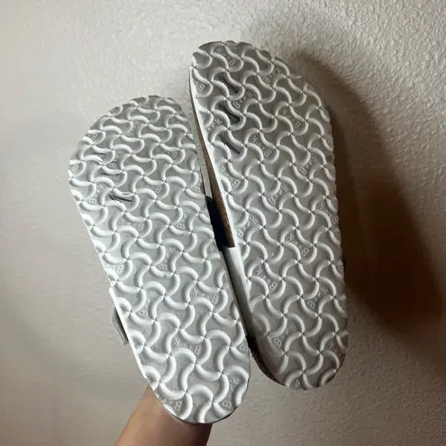 Birkenstock  Gizeh 3D Flower Leather White Sandals 41 / US 10