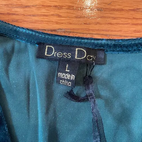 NWT Dress Day Velvet V