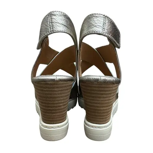 Sofft Size 8 US Metallic Grey Gold Leather Comfort Wedge Sandal Shoes SF0081308