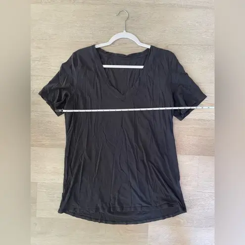 Lululemon  V Neck Tee