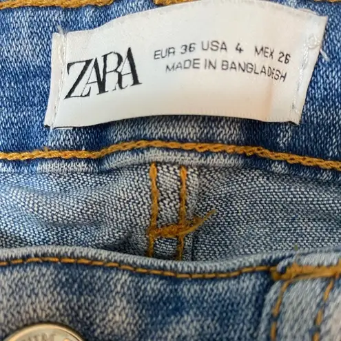 ZARA  light wash skinny Leg mid rise size 4 jeans