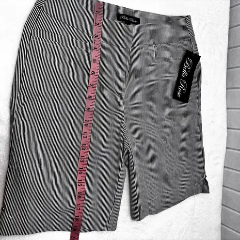 Bella Rose Women's Black and White Striped Shorts stretchy size 8 Gray