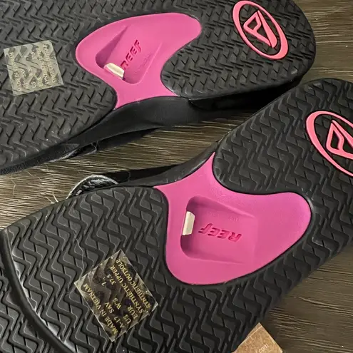 REEF NWT! FANNING Flip Flops Size 7 Black with Bottle Opener Sandals