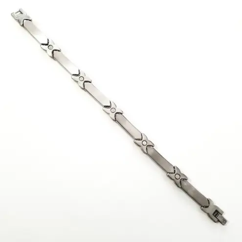 Stainless steel magnetic bracelet w/CZs 7.5" Silver