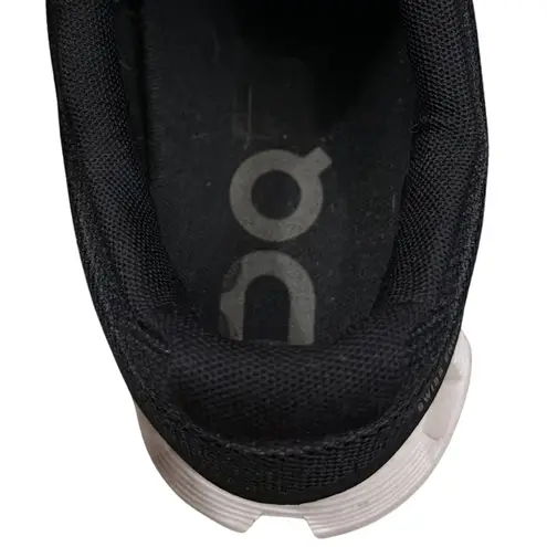 On Running Cloud 5 Running Shoes in Black / White (59.98904) Size 9