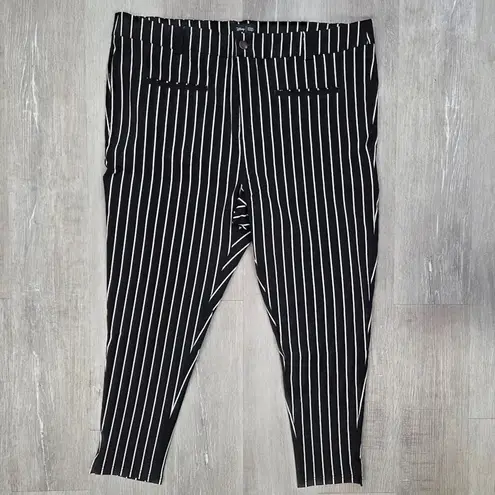 Unique Vintage Disney X Jack Skellington Pinstripe Pants - NEW! - Size 26