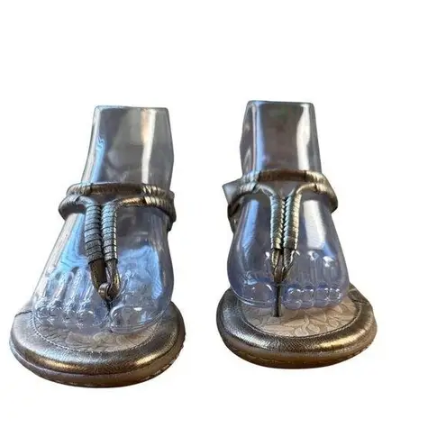 B.O.C Size 6.5 Metallic Gold Thong Casual Sandals With Buckle Closure