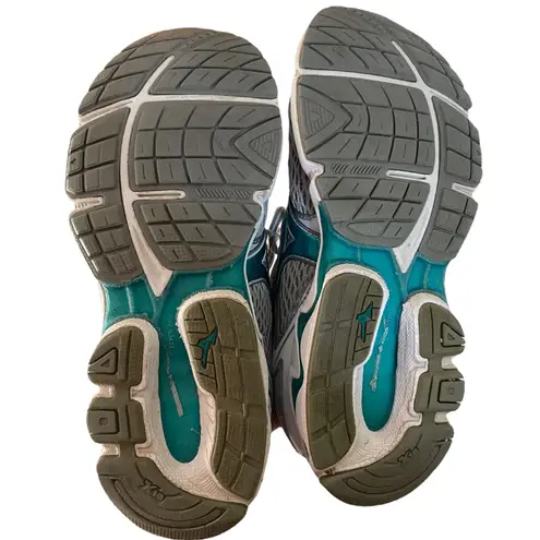 Mizuno Wave Inspire 13 Gray Green Sneakers Size 9