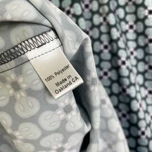 Lesley Evers Top Womens 1X Plus Blue Long Sleeve Button Up V Neck Printed