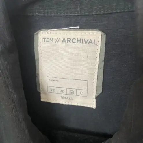 Item Archival Women’s Camo Military Shacket Boxy Patches Sustainable Sz Small