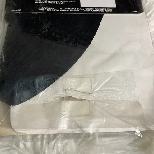 Donna Karan Vintage Irregular Opaque Tight Control Top Pantyhose Black Medium