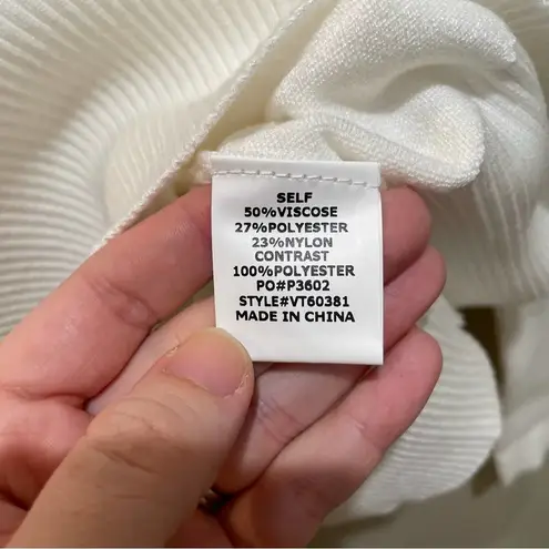 Vine & Love Tulle Sleeve Sweater White Size Small