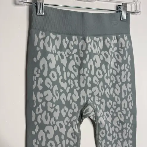 Sweaty Betty NWT Leopard Jacquard Base Layer Leggings Blue Leaopard Paint Small