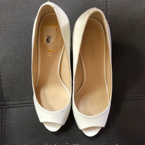 Nine West NWOT  White Peep Toe Heels S6