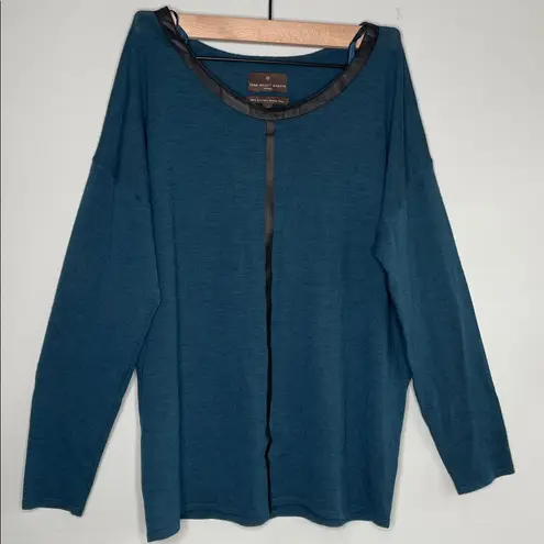 Fenn Wright Manson  Teal Long Sleeve Top with Black Trim 100%ExtrafineMerinoWool