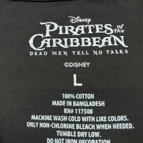 Disneyˋs Pirates of the Caribbean Graphic T-Shirt Size Large