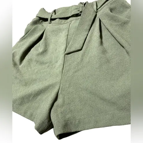 Abound 3/20 NWOT  high waist poly belted shorts army green size small