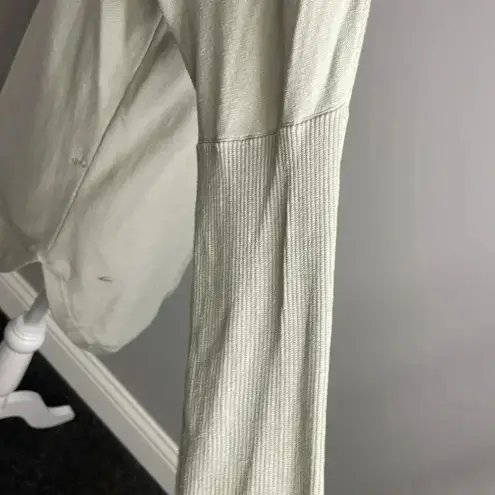 Lululemon  Pale Green Crewneck Rounded Long Sleeve Sweater Size 6