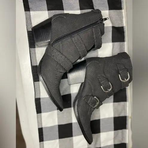 Coconuts by Matisse Coconuts by Matisse Charmer Western Bootie. Size 8