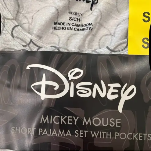 Disney NWT Mickey Mouse Short Pajama Set with Pockets Size S Women's Grey - Image 4
