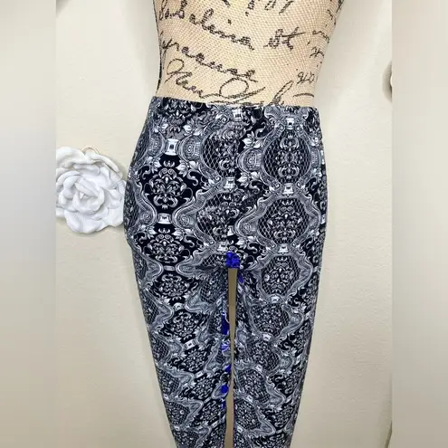 Honey & Lace Soft Stretchy White, Black & Blue Leggings in Size One Size