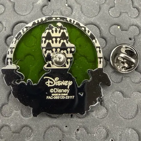 Lounge Fly Disney hot topic princess flower window 2023 tiana trading pin