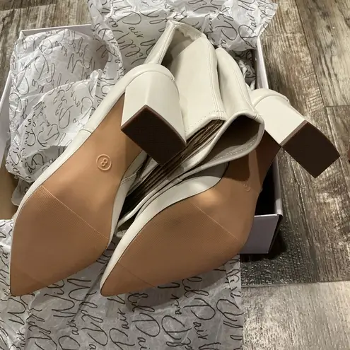 Wild Pair Elegant Cream Knee-High Boots Size 8