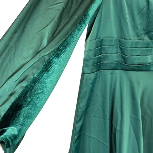 IEENA for MAC DUGGAL Emerald Green V Neck Long Sleeve High Slit Gown Evening 20W