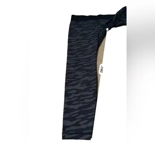 Under Armour Fitted HeatGear Black & Gray Camo Mid Rise Leggings Sz L