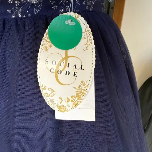 Social Code navy and silver sparkle halter illusion dress lined size 0 Blue