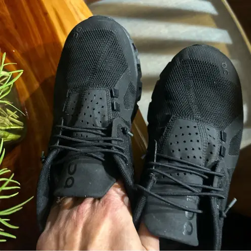 On Running Black Athletic Shoes with Unique Lacing System and Breathable Mesh Size 8.5