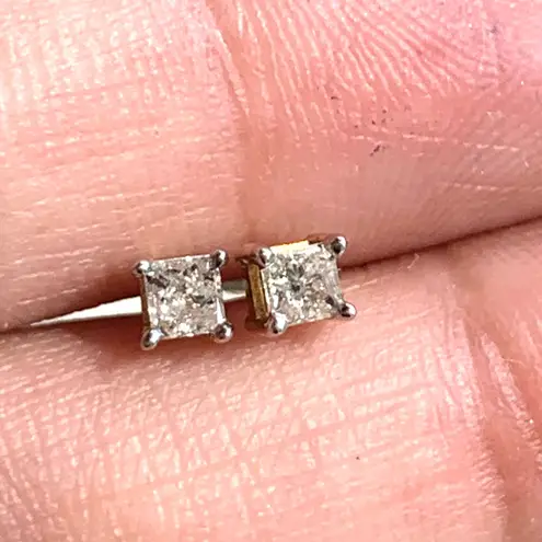 14kt Gold Diamond Solitaire Earrings
