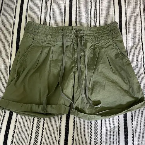 Banana Republic  Green High Rise Belted Drawstring Button Up Safari Shorts size 2