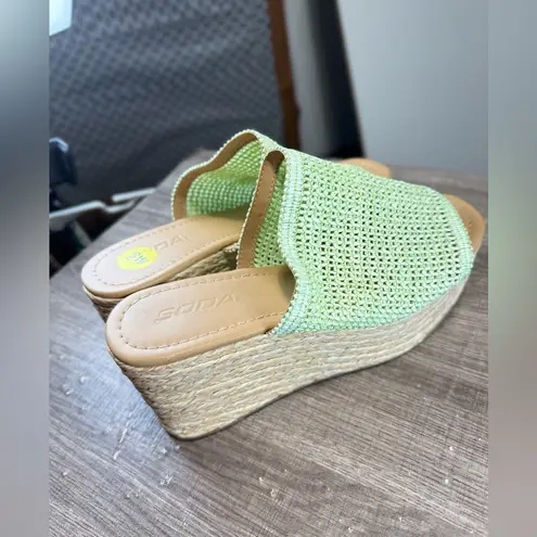 Soda Women's Sandals Size 9 Green Platform Espadrille Criss cross Slide Slip On