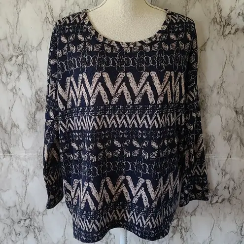 Chris & Carol  navy top size large