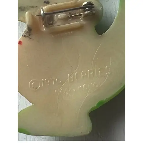 Vintage Brooch Pin Alligator Crocodile 1970 Funky MCM Berries Signed Plastic Green