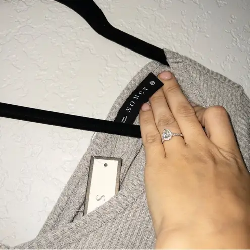 NWT Soncy Gray Twist Back Sweater Size 00 (10)