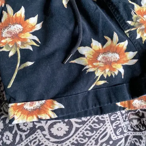 Sunflower Floral Print Rolled Cuff Cotton Shorts With Elasticized Drawstring Black Size undefined