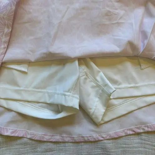 Lady Hagen NWT  16 inch Side pleated Pink and White Seashell golf skort.‎ Size M