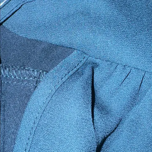 Fortune + Ivy
Adeline Key Hole Detail Blouse teal green