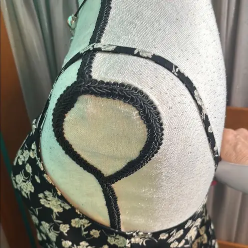 Cutie Blonde Floral Black and White Camisole Top Size M