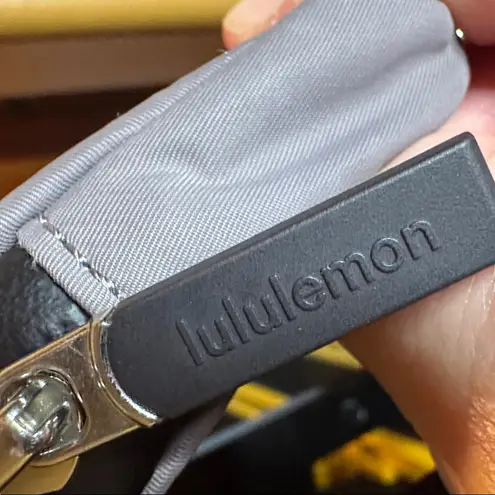 Lululemon NWOT  Modular Phone Crossbody Gray Black