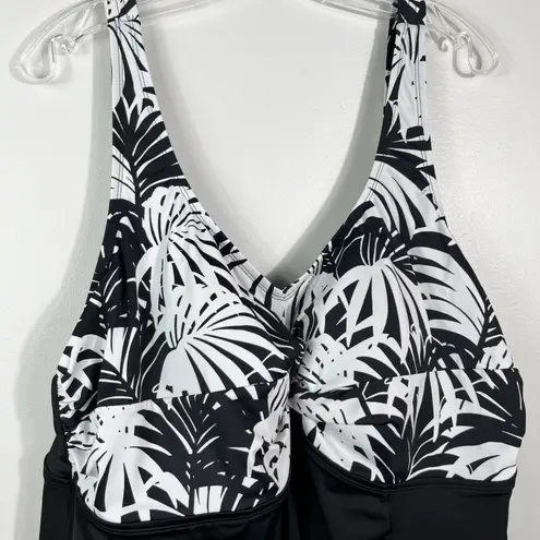 Swimsuit For All Swimsuits for All Black & White Leaf Pattern Plus Size Swim Dress Size 26 Beach