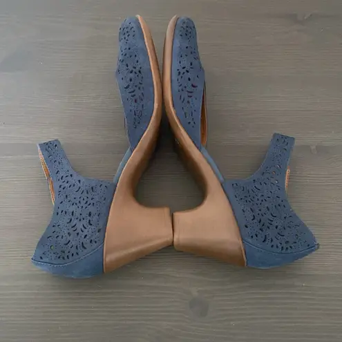 Easy Spirit Cindie Mary Jane Pump Laser Cut Out Leather Heels Size 8.5 N